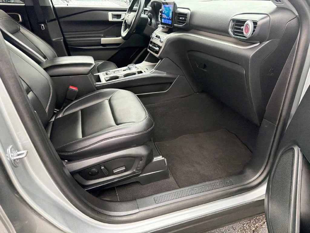 Used 2023 Silver Ford XLT image 13