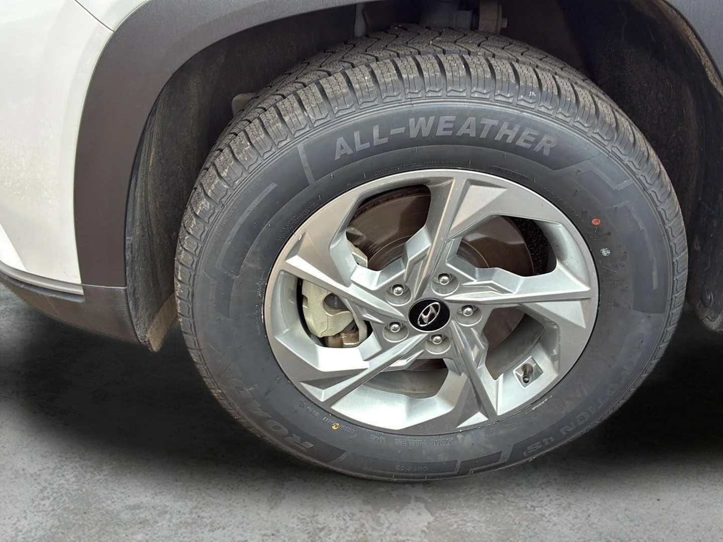 Used 2024 White Pearl Hyundai SE image 11