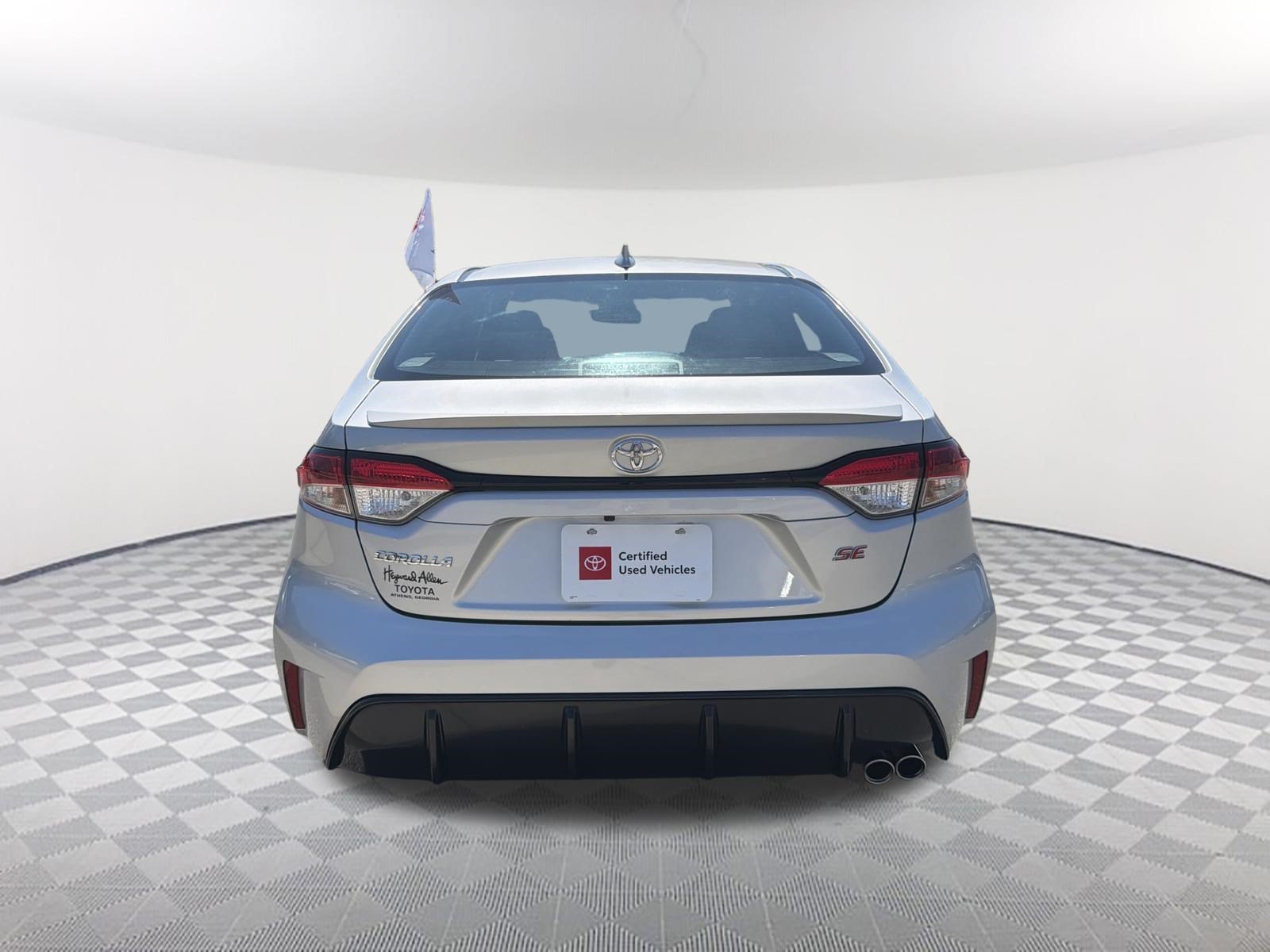 Used 2025 Classic Silver Metallic Toyota SE image 15