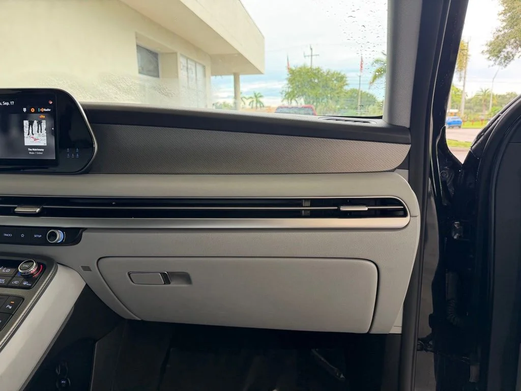 Used 2024 White Hyundai SEL image 21