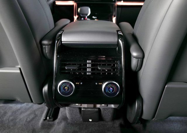 New 2026 Carpathian Grey Land Rover SE image 20