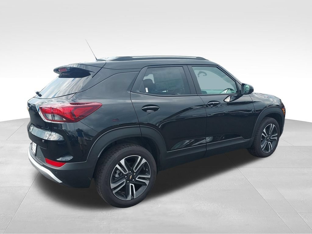 New 2026 Mosaic Black Metallic Chevrolet LT image 5