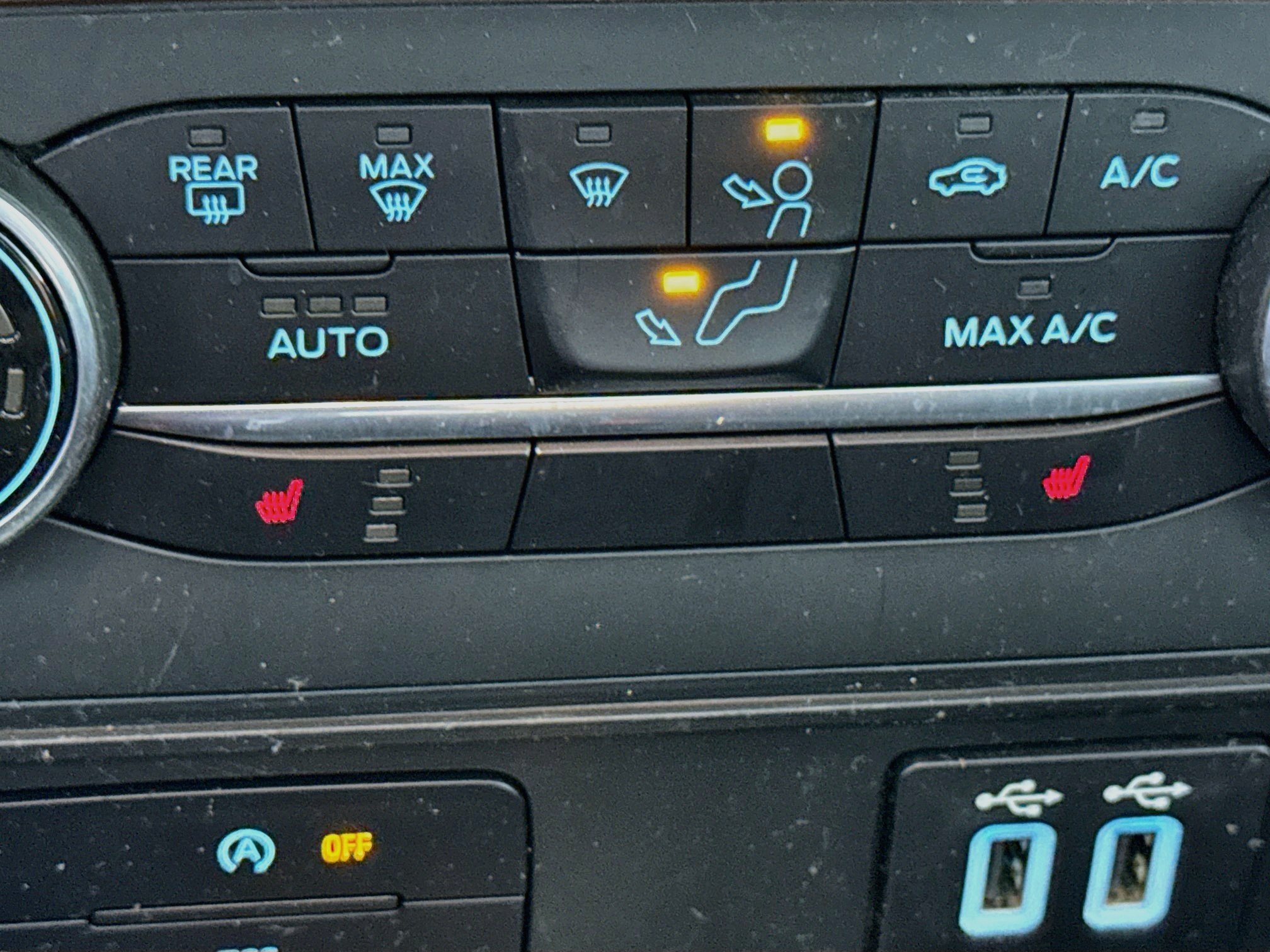 Used 2022 Smoke Metallic Ford SE image 23
