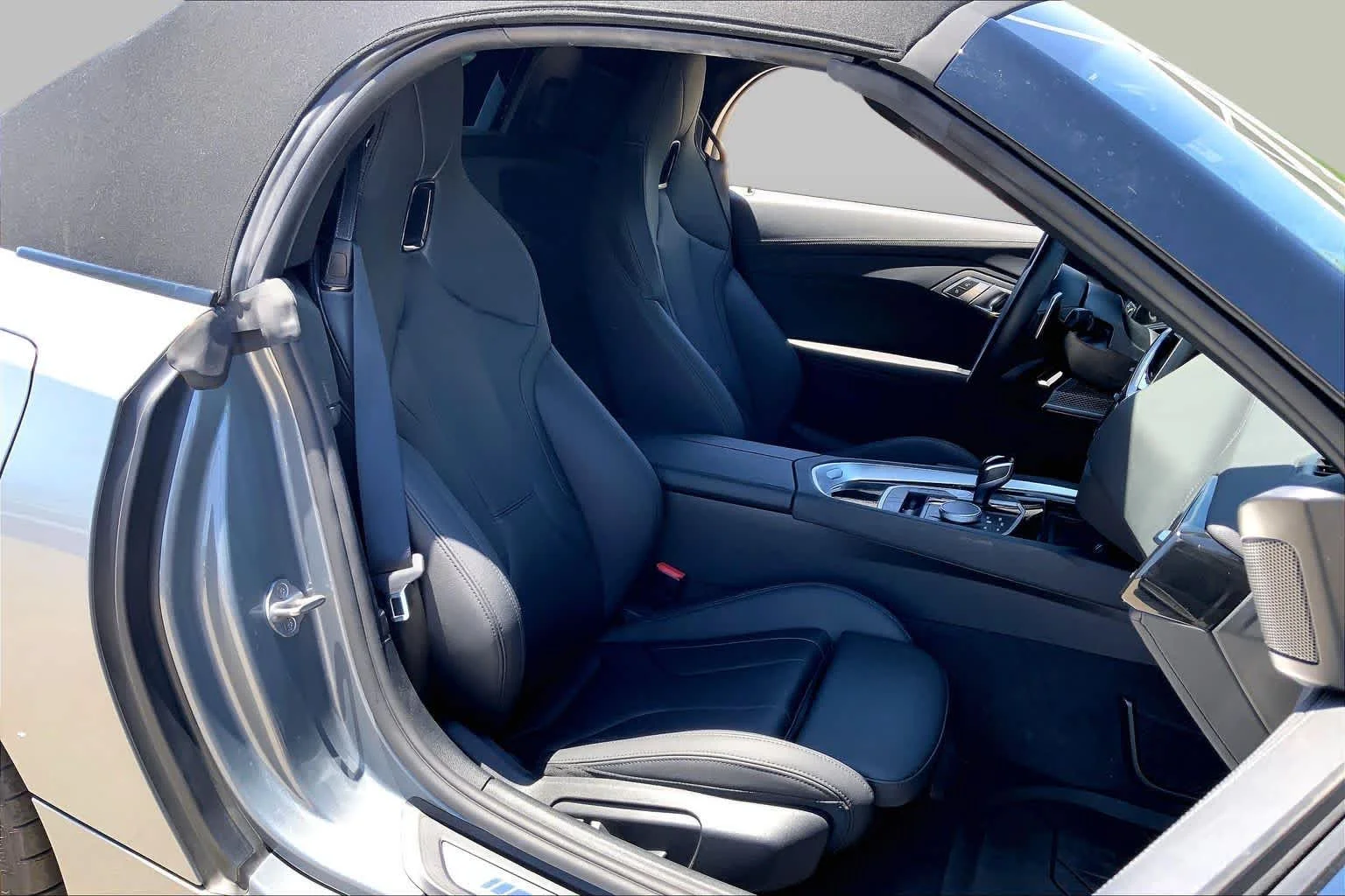 Used 2025 Skyscraper Grey Metallic BMW sDrive30i image 6