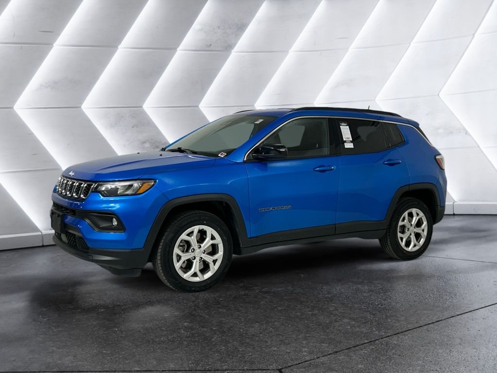 Used 2024 Blue Jeep Latitude image 3