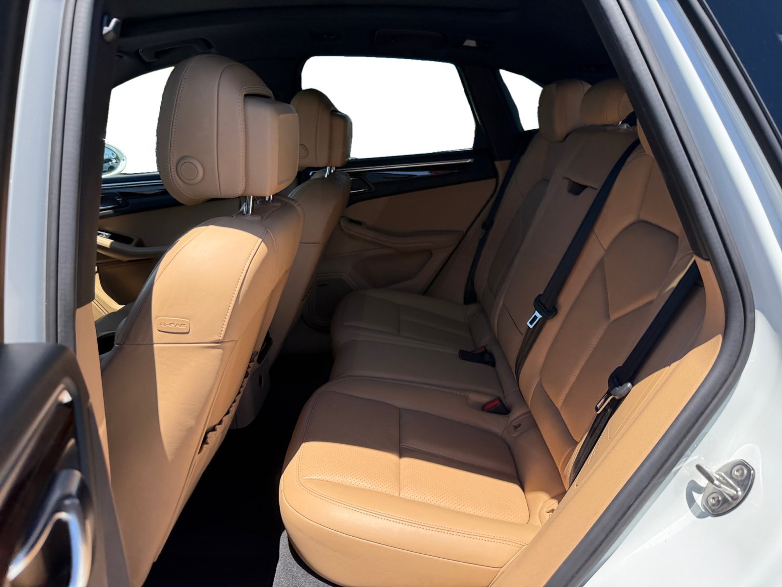 Used 2018 White Porsche Base image 16