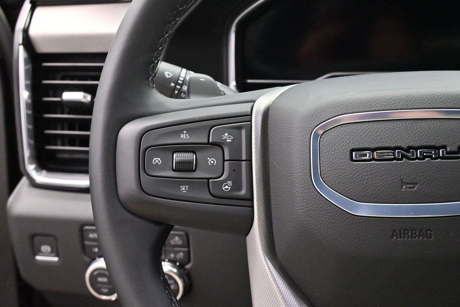 Used 2025 Onyx Black GMC Denali image 18