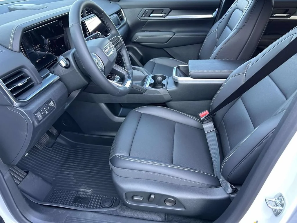 New 2027 Summit White GMC Elevation image 16