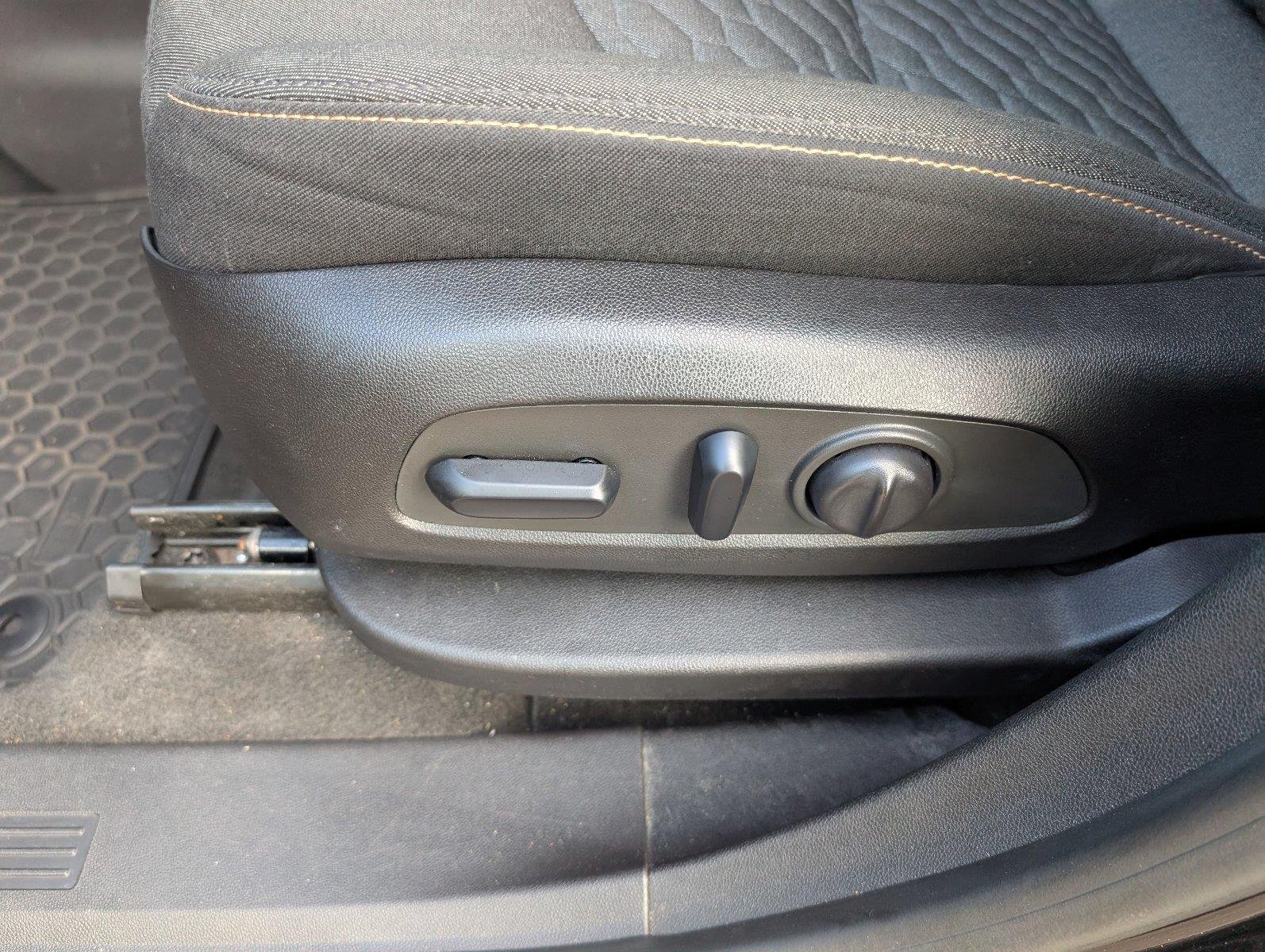 Used 2019 MOSAIC BLACK METALLIC Chevrolet LT image 14