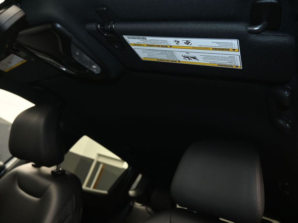 New 2026 Silver Zynith Metallic Clearcoat Jeep Latitude image 10