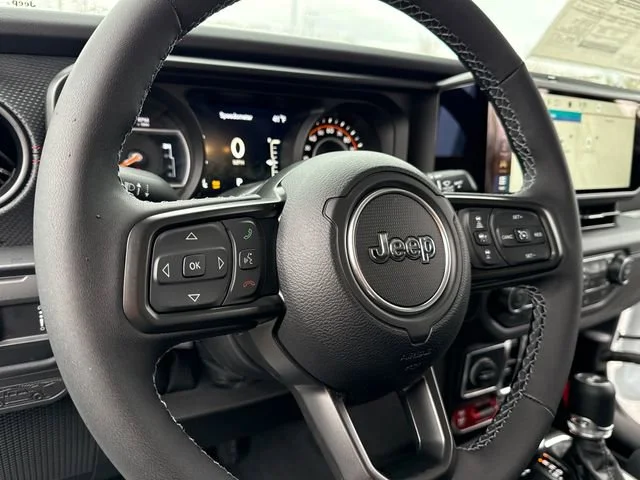 New 2026 Bright White Clear-Coat Exterior Paint Jeep Rubicon image 15