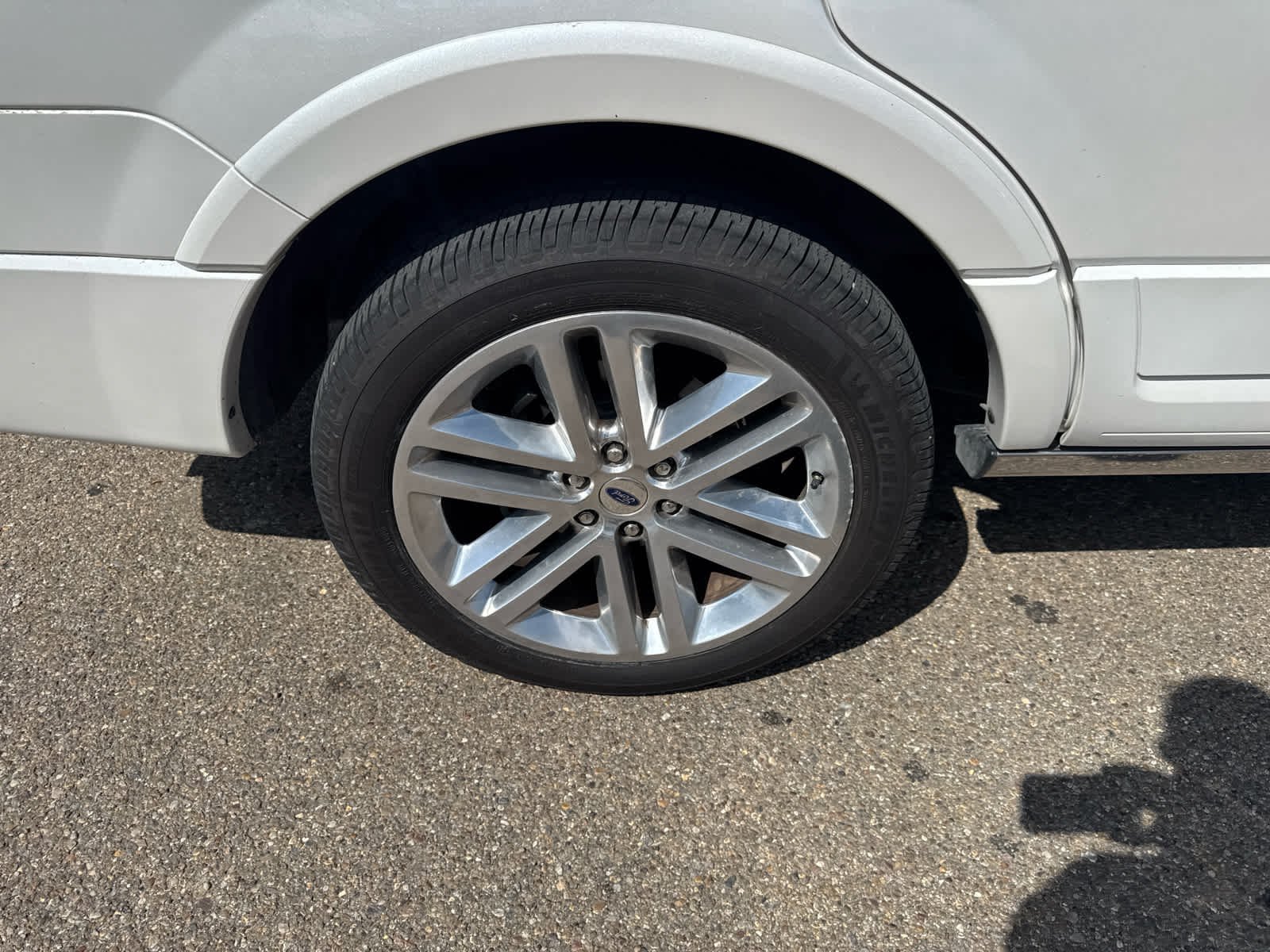 Used 2017 White Platinum Metallic Tri-Coat Ford Platinum image 12