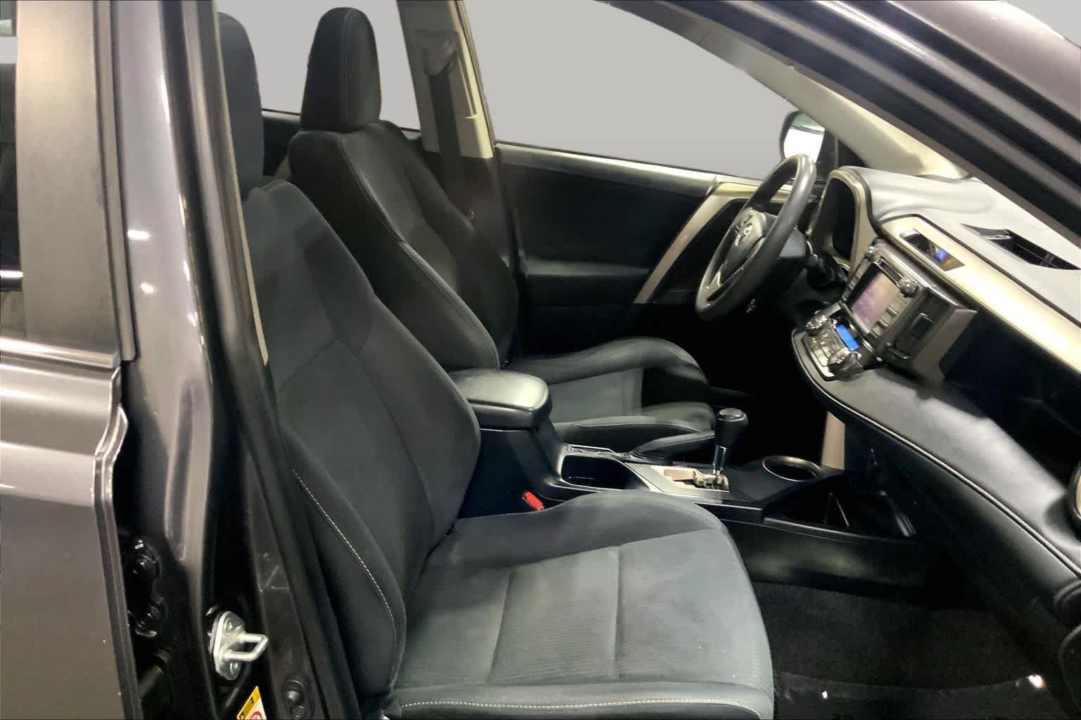 Used 2014 Magnetic Gray Metallic Toyota XLE image 9