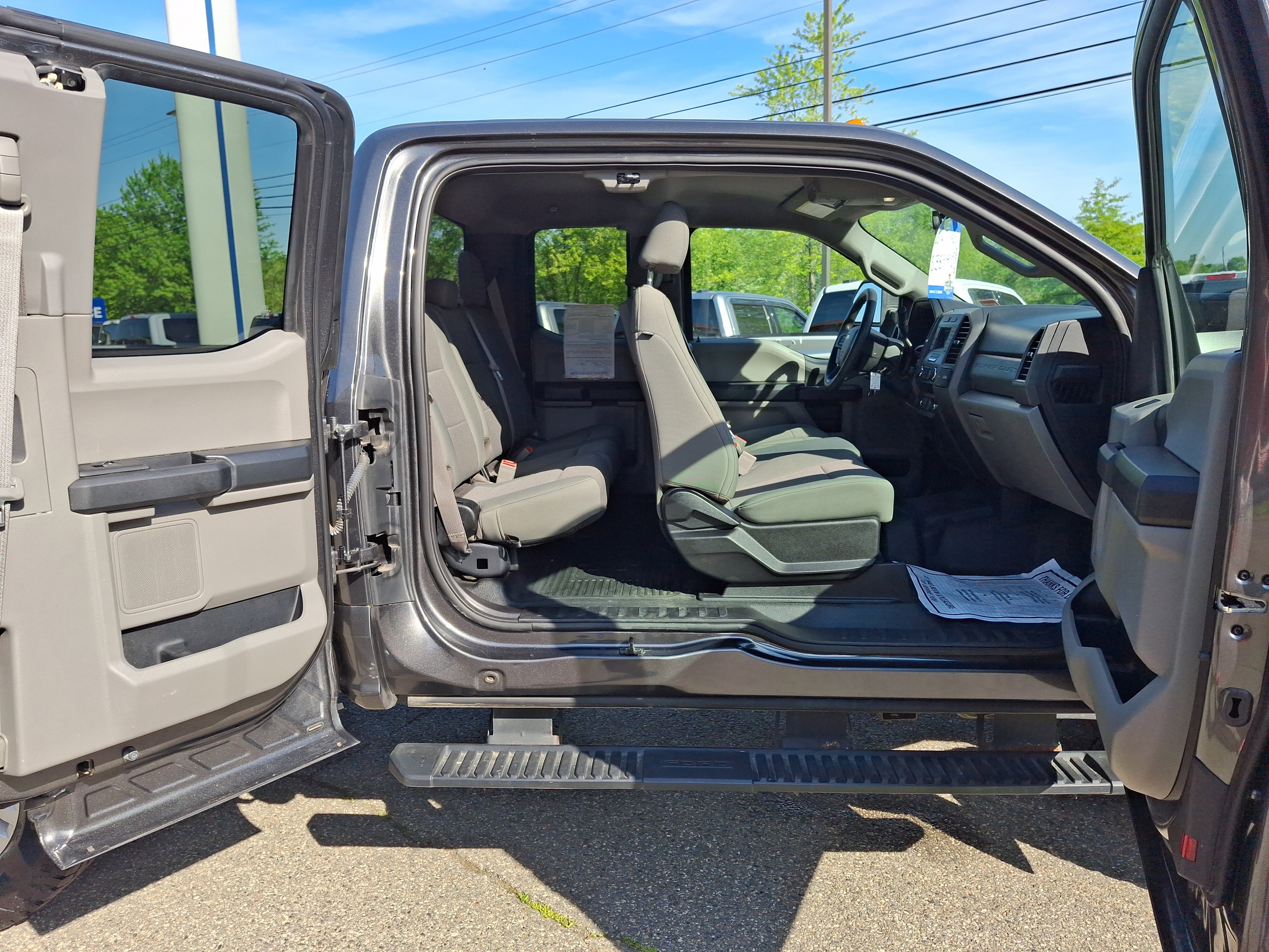 Used 2019 MAGNETIC Ford XL image 17