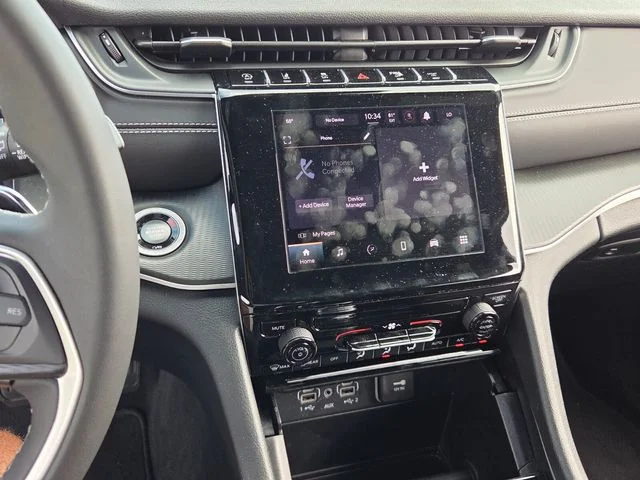 Used 2025 White Jeep Laredo image 16