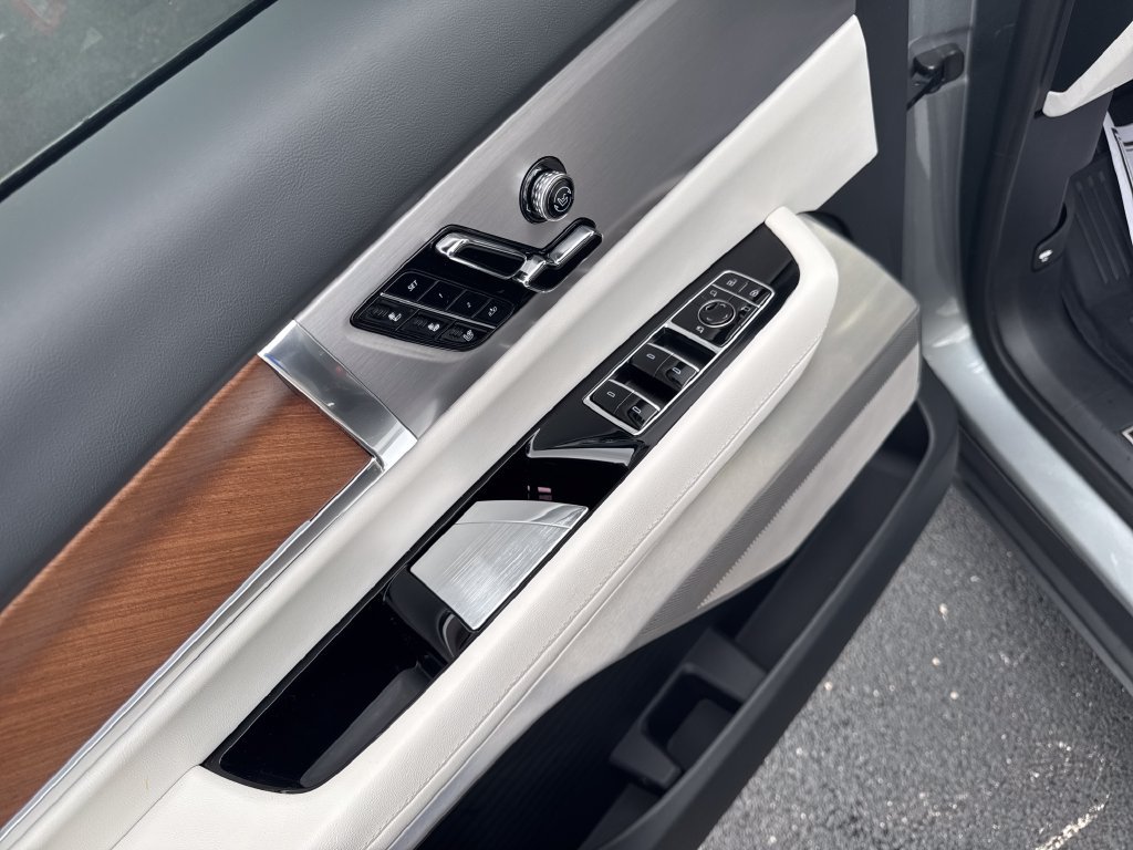 Used 2026 Silver Cadillac Luxury image 7