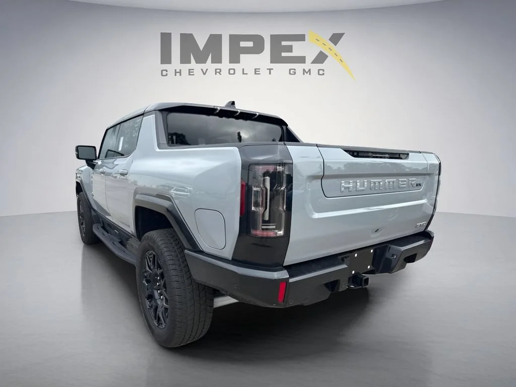 Used 2025 Meteorite Metallic (Grey) GMC 2X image 4