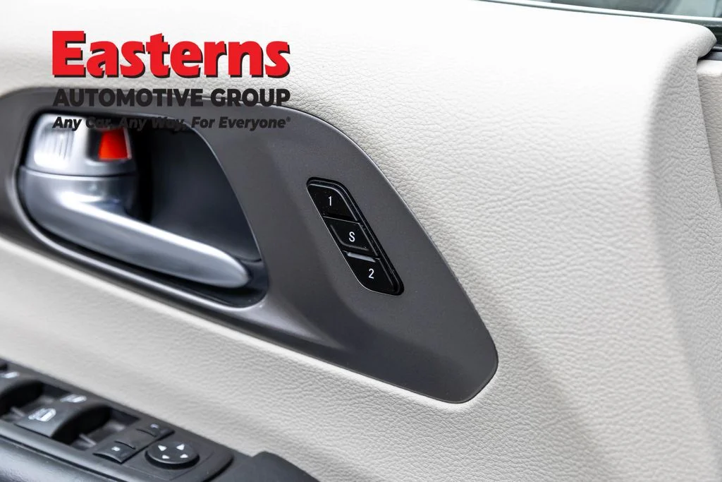 Used 2024 Silver Chrysler Touring L image 22