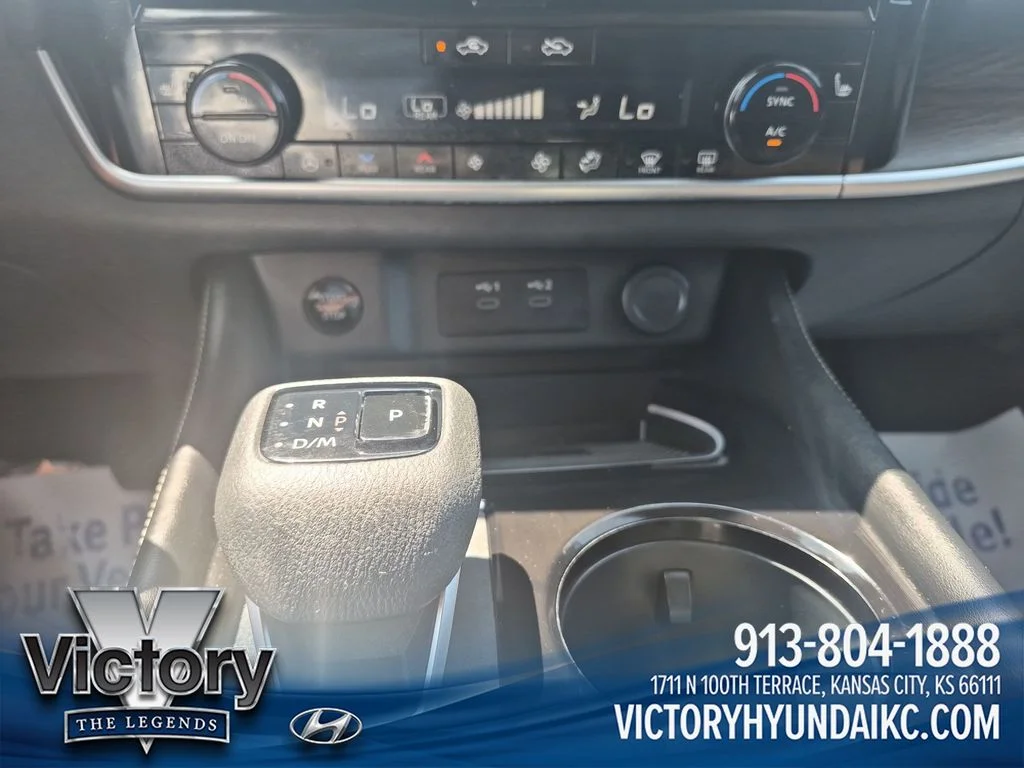 Used 2024 White Nissan Platinum image 18