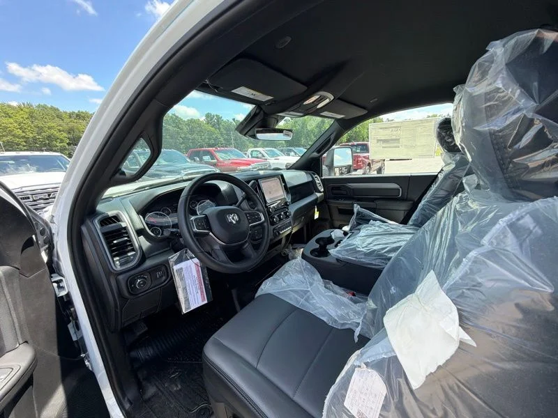 New 2026 Bright White Clear-Coat Exterior Paint RAM Tradesman image 9