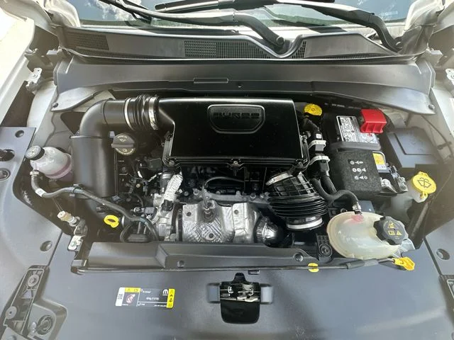 Used 2023 White Jeep Latitude image 27