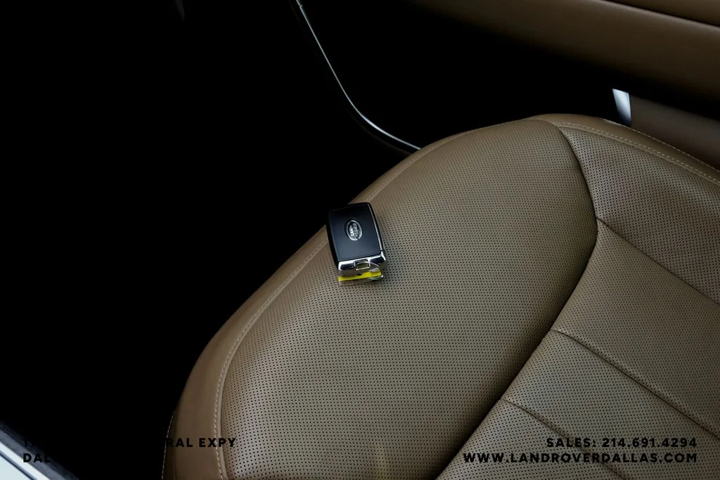 Used 2023 Black Land Rover SE image 65