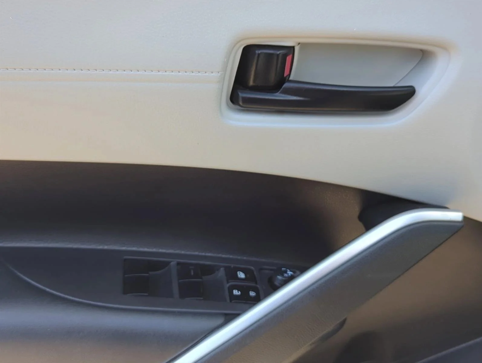 Used 2022 Jet Black Toyota L image 12