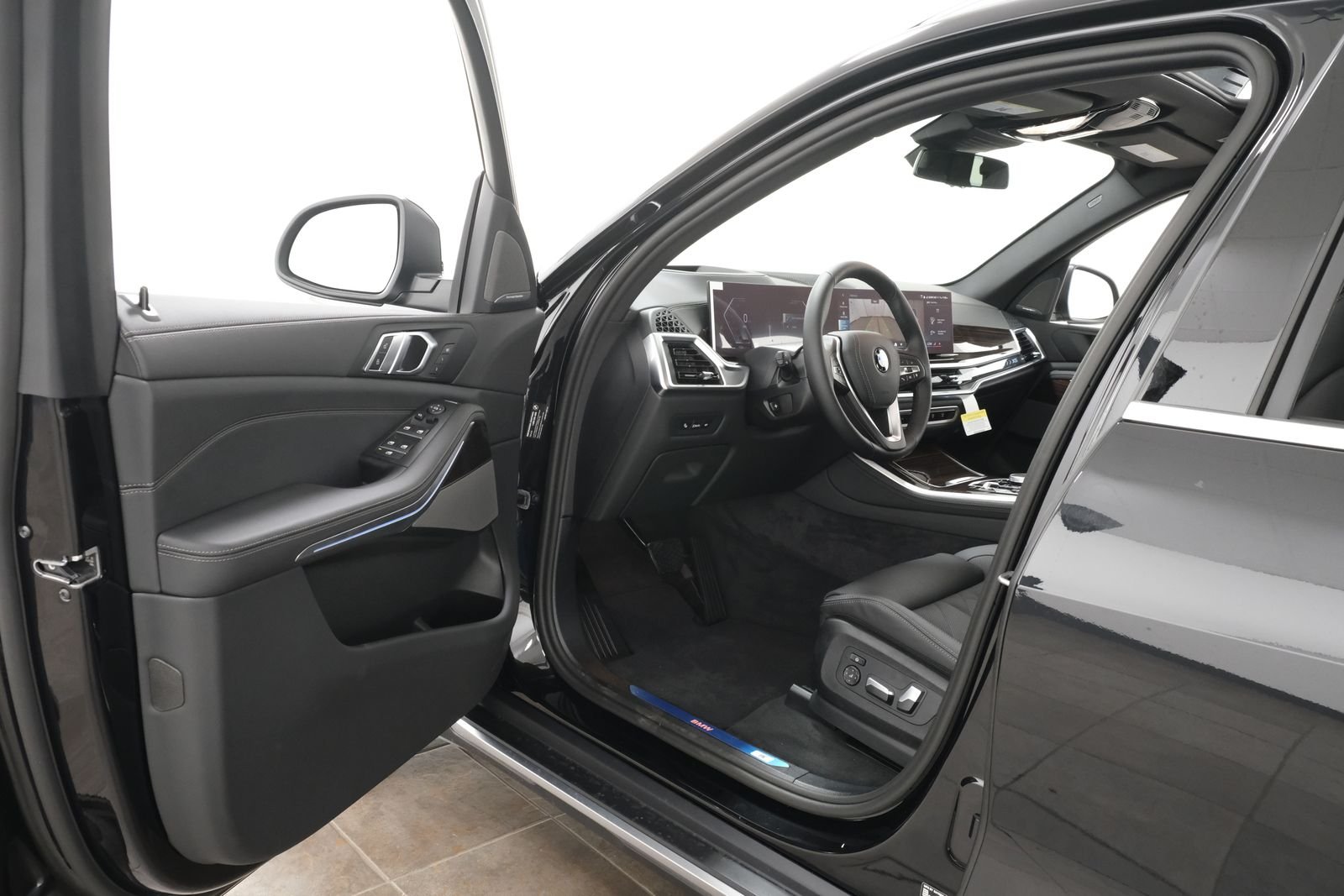 New 2026 Black Sapphire Metallic BMW xDrive40i image 37