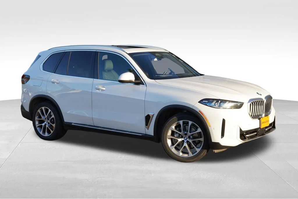 Used 2026 Alpine White BMW xDrive40i image 2