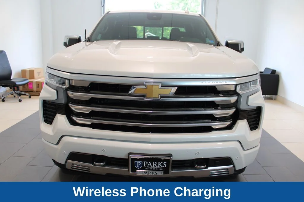 Used 2024 Pearl Chevrolet High Country image 14