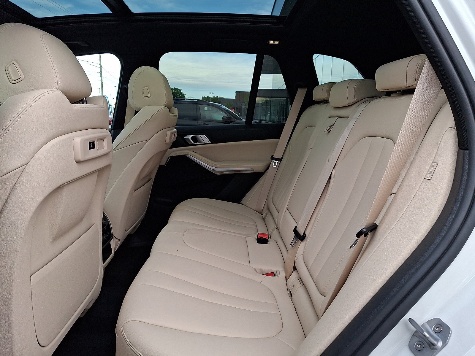 Used 2019 Alpine White BMW xDrive40i image 10