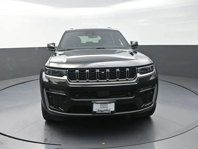 New 2026 Diamond Black Crystal Pearlcoat Jeep Limited image 4