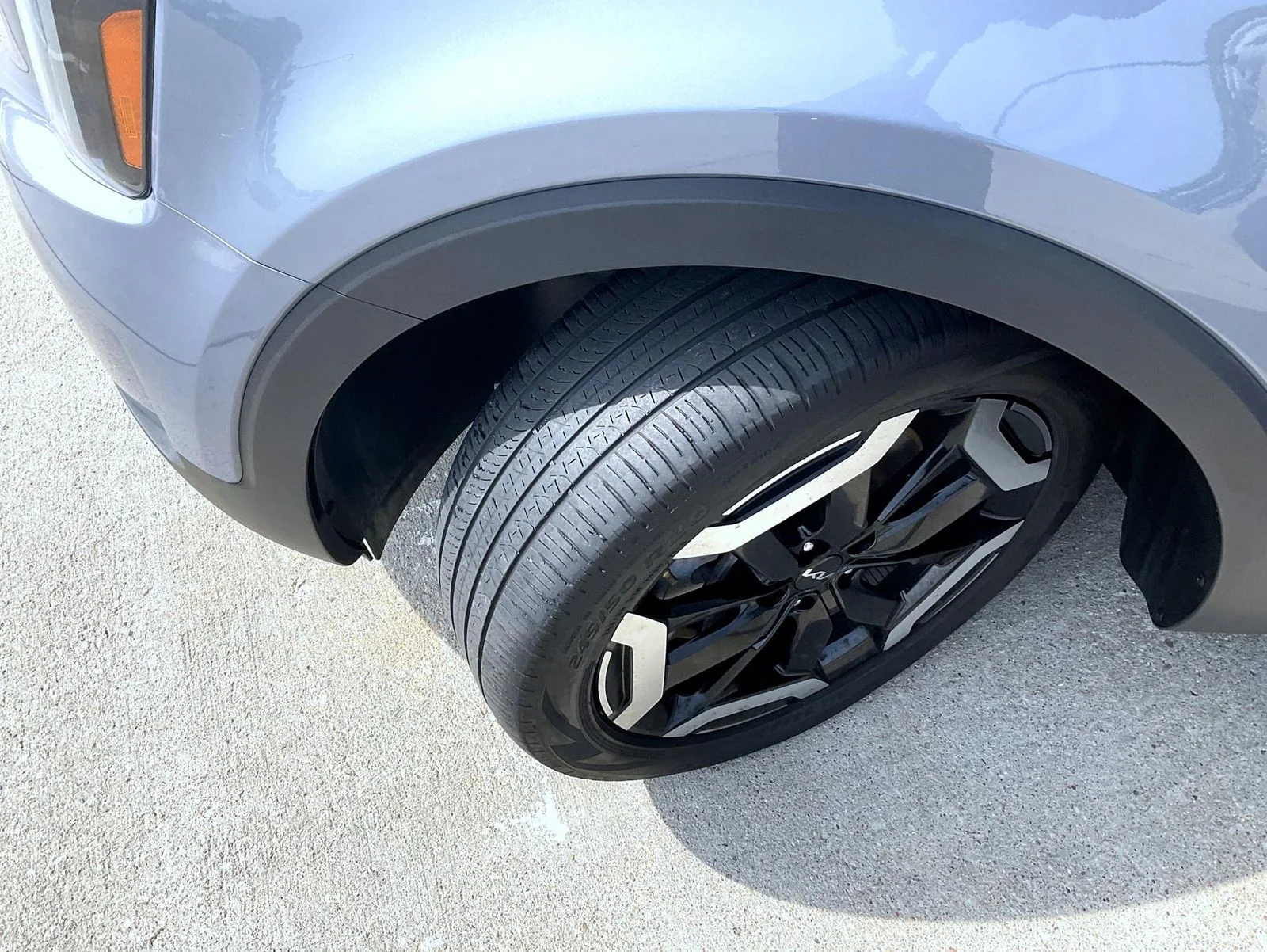 Used 2025 Silver Kia S image 25