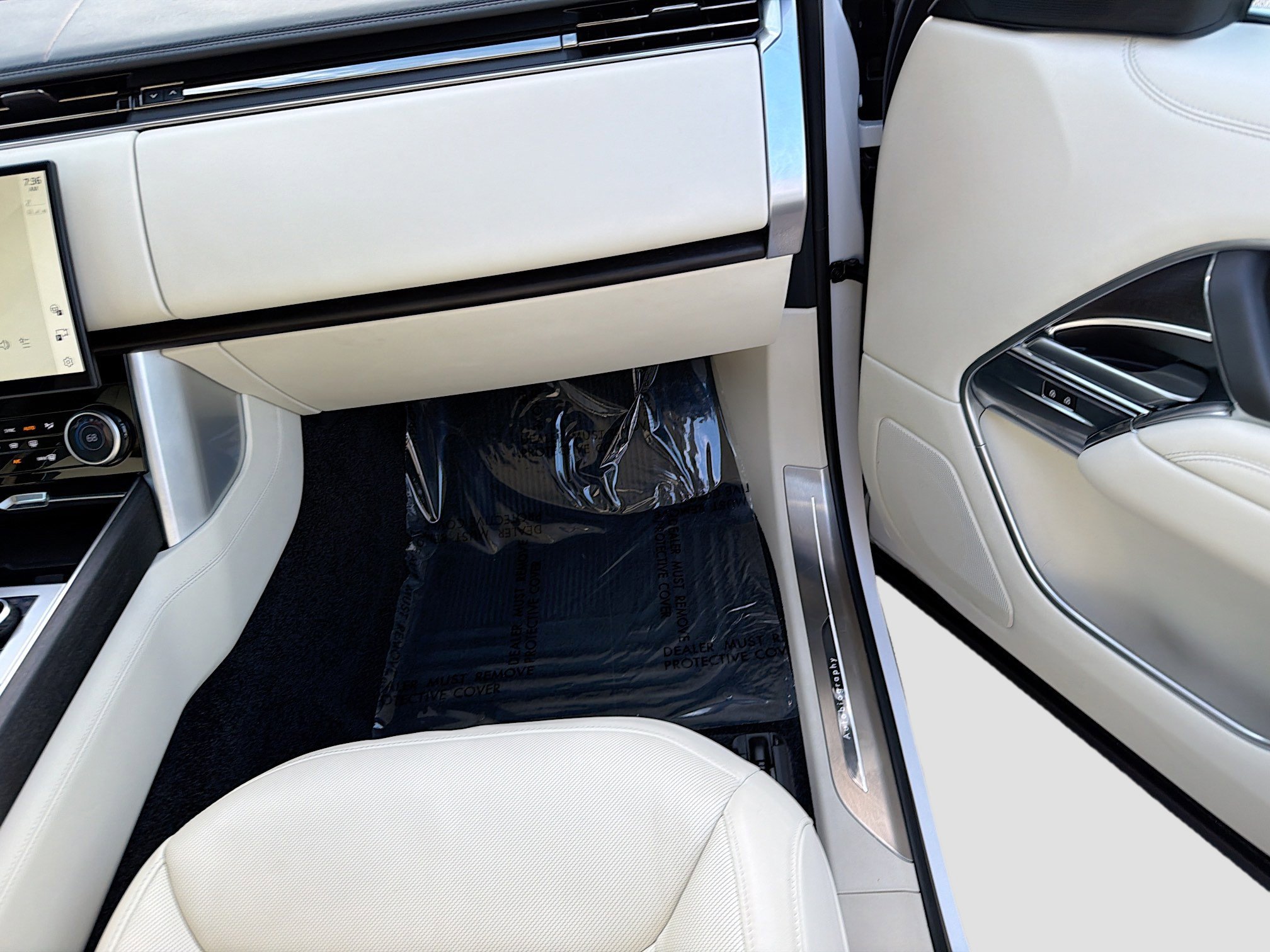Certified Used 2023 White Land Rover Autobiography image 19