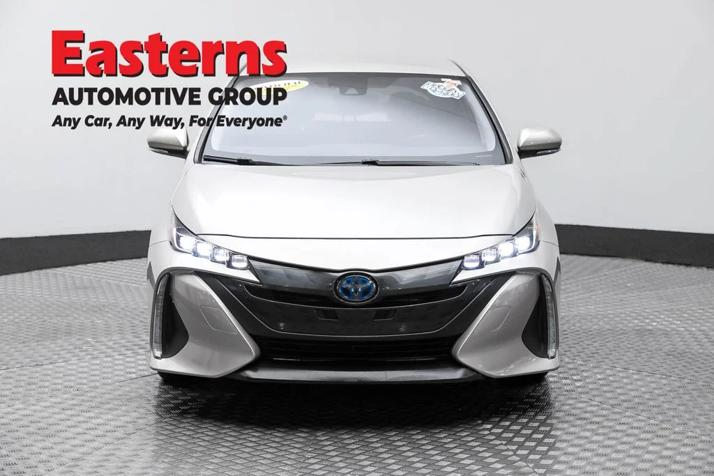 Used 2020 Gray Toyota XLE image 2