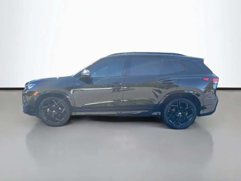 Used 2025 Deep Black Volkswagen 2.0T SE R-Line Black image 4