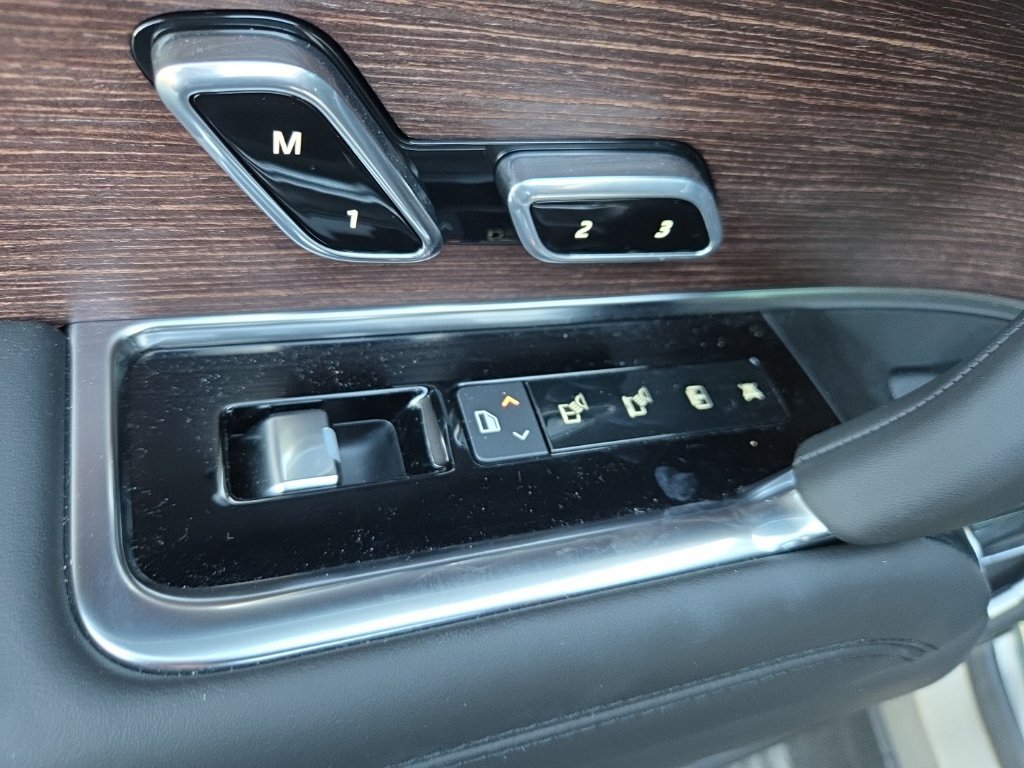 Certified Used 2024 Gold Land Rover Autobiography image 13