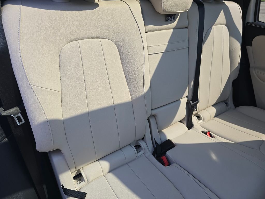 Certified Used 2025 Polar White Mercedes-Benz GLB 250 image 20