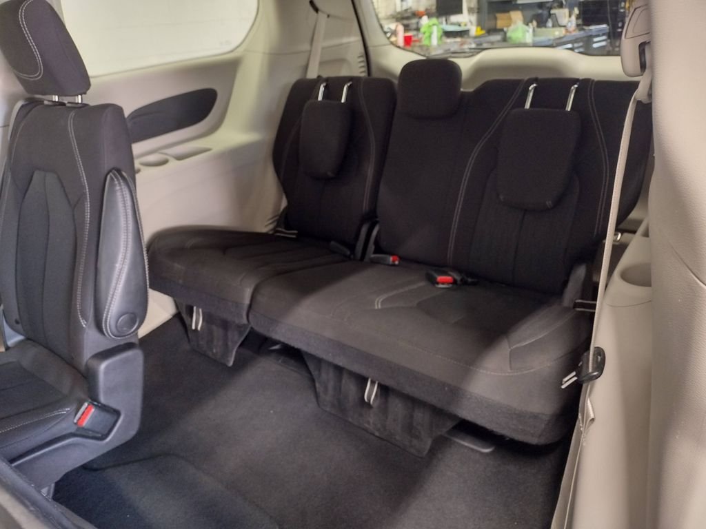 Used 2023 White Chrysler LX image 25