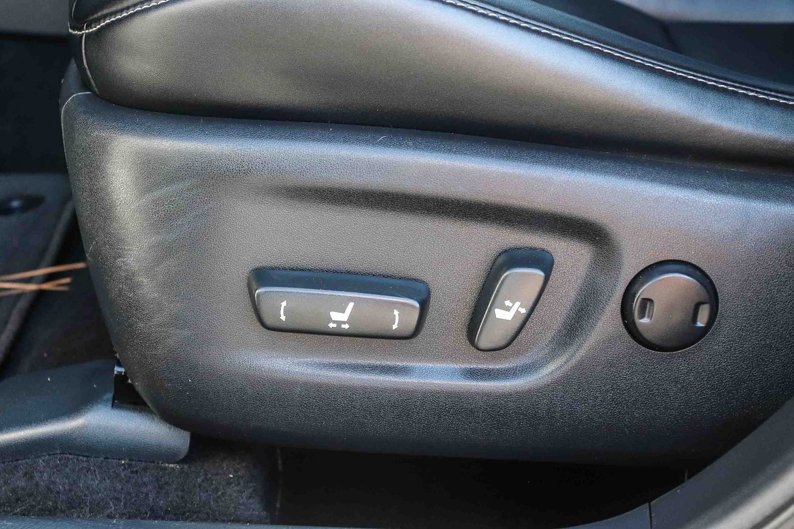 Used 2015 Silver Lexus 200h image 27