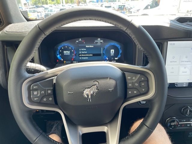 New 2025 Azure Gray Metallic Tri-Coat Ford Badlands® image 17