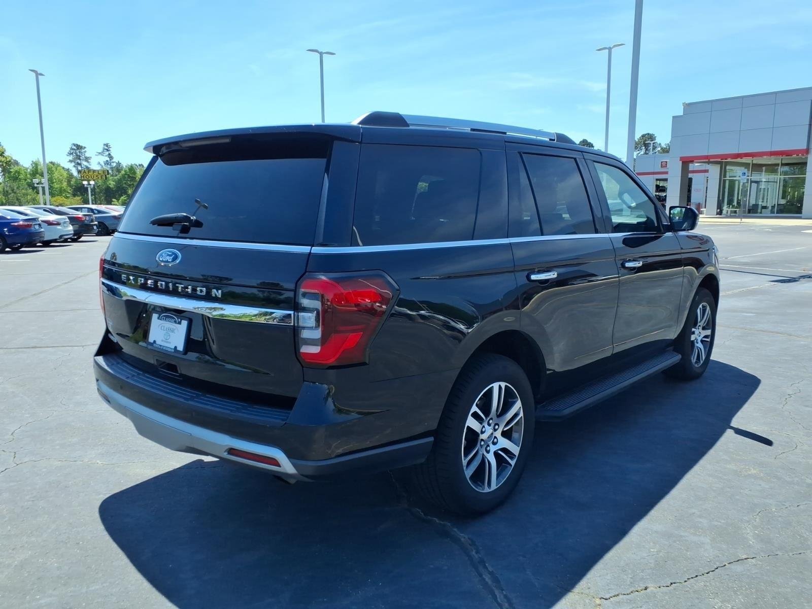 Used 2024  Ford Limited image 2