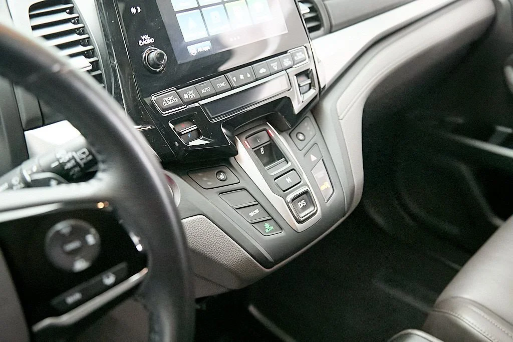 Used 2018 Gray Honda EX-L image 17