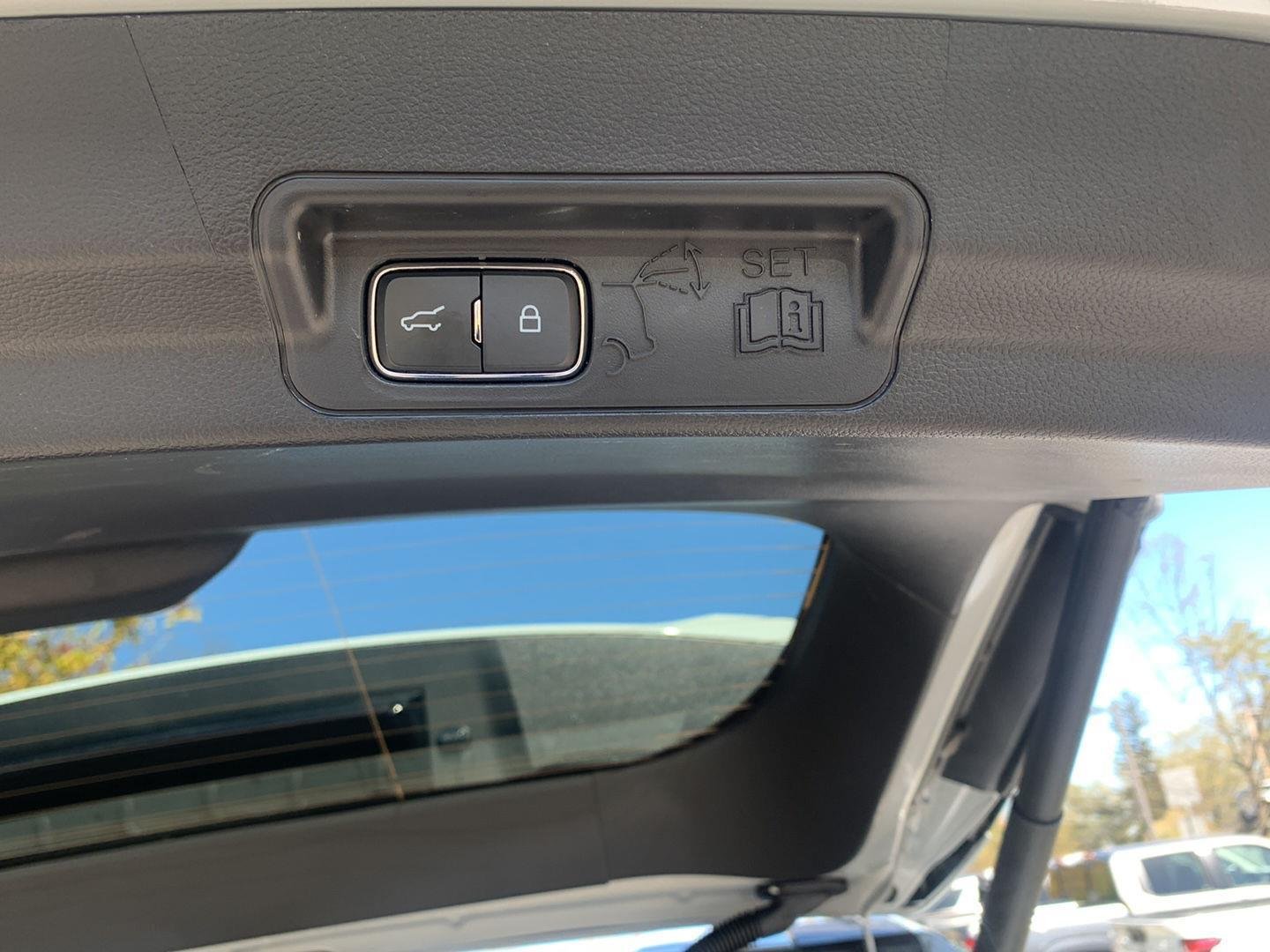 Used 2025 Space White Ford Platinum image 32