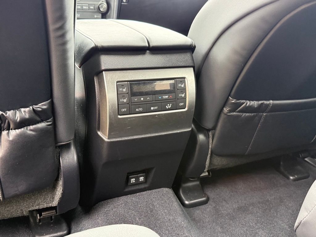 Used 2022 White Lexus 460 image 22
