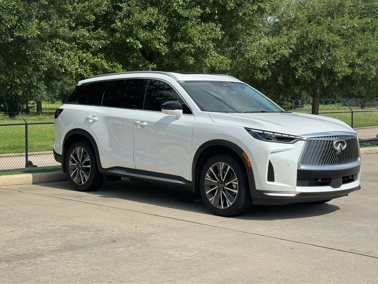 Certified Used 2026 Radiant White INFINITI LUXE image 4