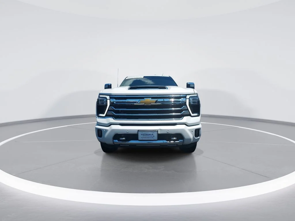 Used 2024 Beige Chevrolet High Country image 3