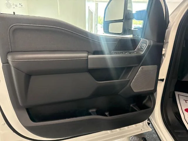 New 2027 Star White Metallic Tri-Coat Ford F-350® Lariat® image 31