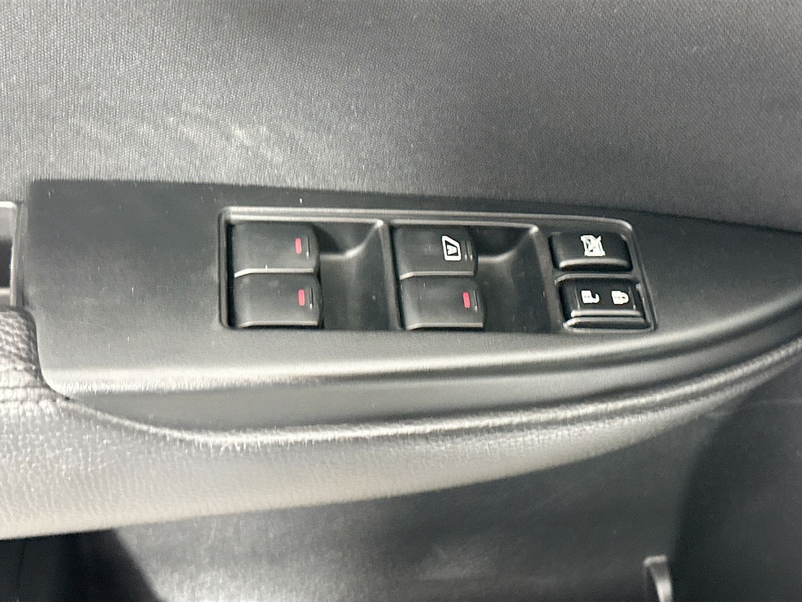 Used 2012 Ice Silver Metallic Subaru 2.5i image 17