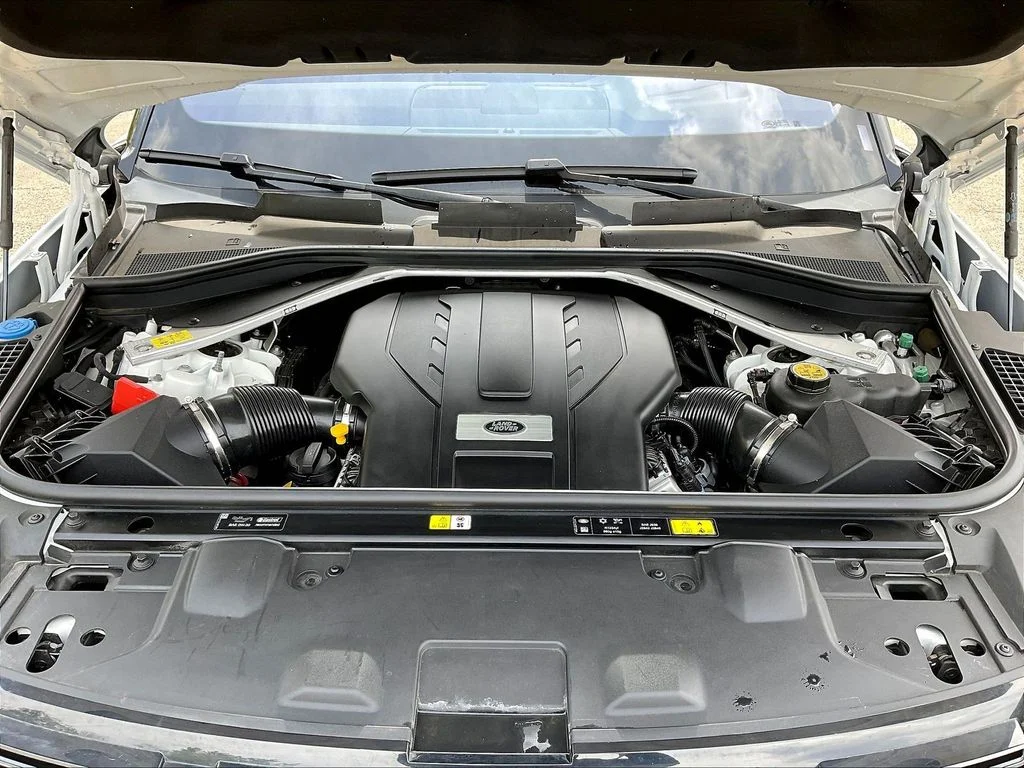 Used 2023 Fuji White Land Rover SE image 30